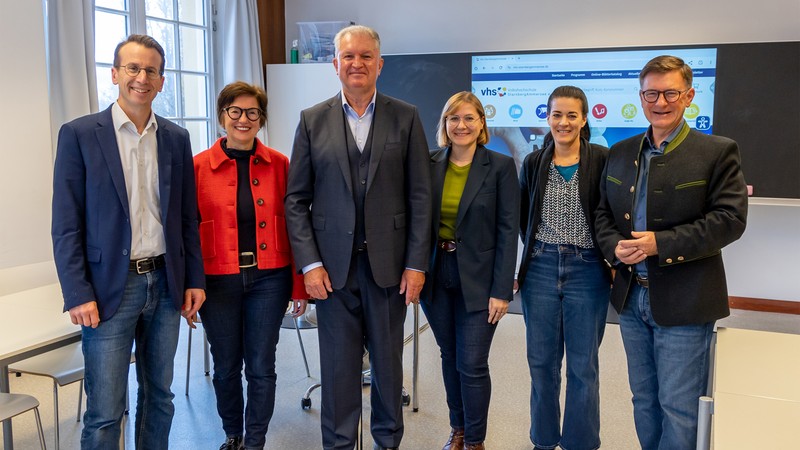 10.000 Euro für Sprachkurse: VHS StarnbergAmmersee erweitert Angebot für Geflüchtete 10.000 Euro für Sprachkurse: VHS StarnbergAmmersee erweitert Angebot für Geflüchtete