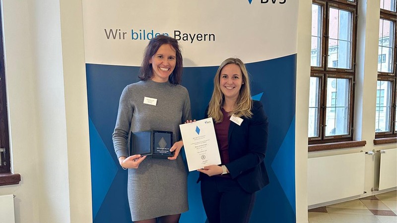 Fachbereichsleiterin aus Starnberg erhält die Blaue Raute als Bayerns beste Lehrbeauftragte Fachbereichsleiterin aus Starnberg erhält die Blaue Raute als Bayerns beste Lehrbeauftragte