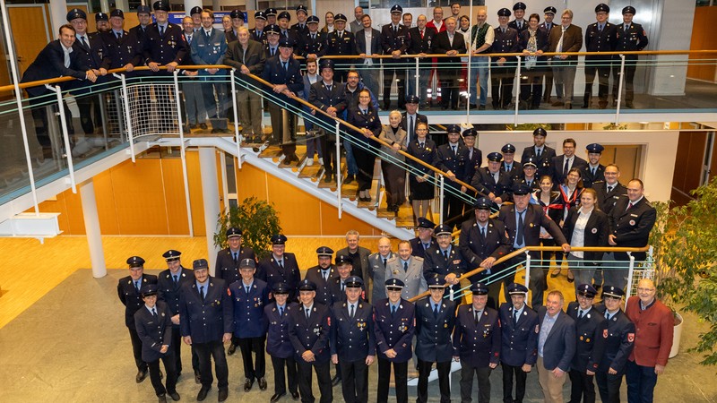 Landrat ehrt 60 Einsatzkräfte für mehr als zwei Jahrzehnte Ehrenamt Landrat ehrt 60 Einsatzkräfte für mehr als zwei Jahrzehnte Ehrenamt