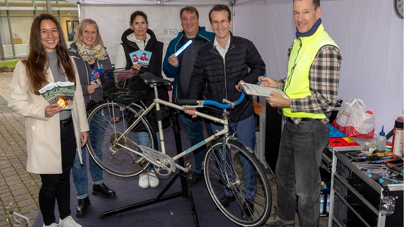 Radl-Check am Landratsamt zieht über 40 Radler an Radl-Check am Landratsamt zieht über 40 Radler an