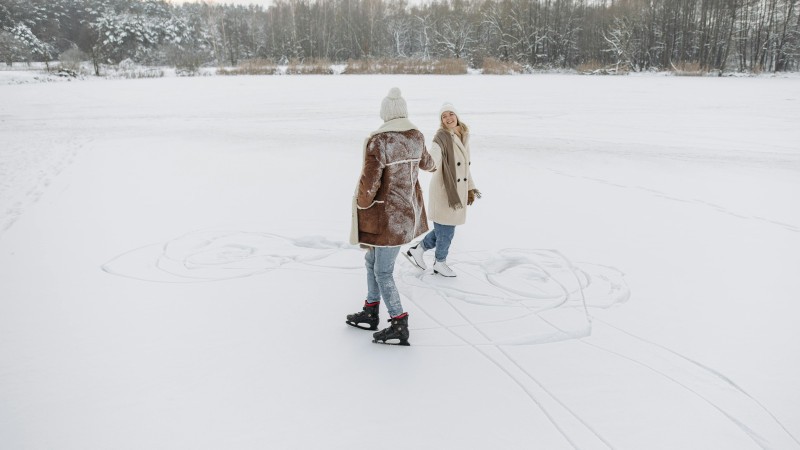 Rutschpartien dokumentiert Winterleben auf zugefrorenen Seen rund um Lech und Ammersee Rutschpartien dokumentiert Winterleben auf zugefrorenen Seen rund um Lech und Ammersee