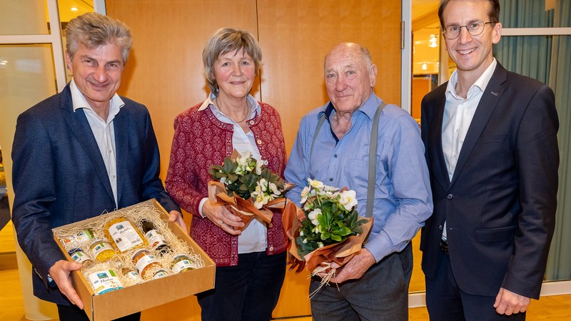 Starnberger Landkreis zeichnet Ehrenamtliche für Pflege von Gärten und Streuobst aus Starnberger Landkreis zeichnet Ehrenamtliche für Pflege von Gärten und Streuobst aus