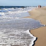 Strand als Messlatte macht lokale Gezeitenverhältnisse sichtbar