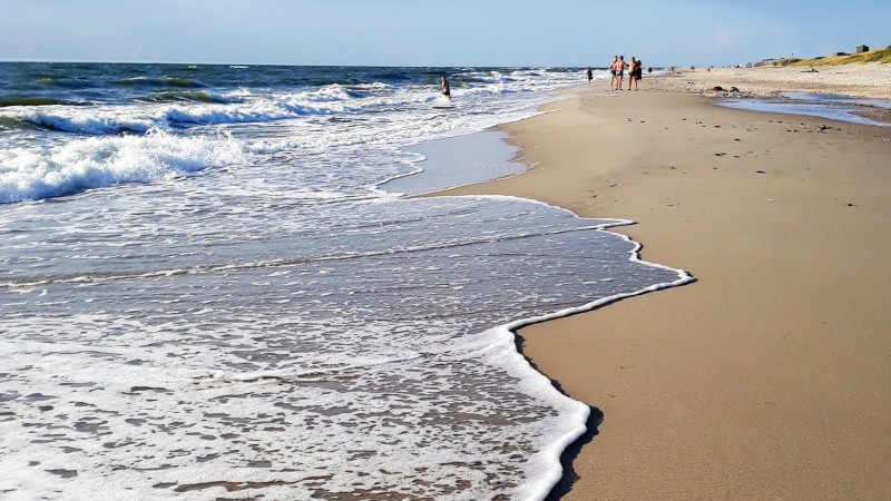 Strand als Messlatte macht lokale Gezeitenverhältnisse sichtbar