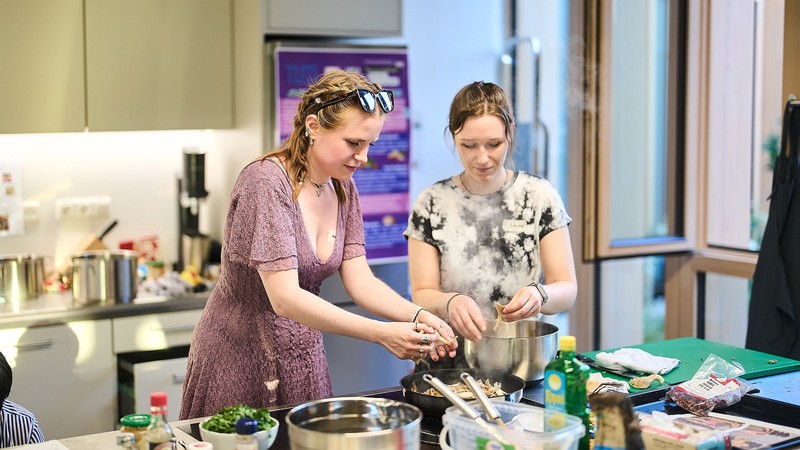 Studentisches Projekt verbindet Kochen und Forschung zu Darmkrebsprävention Studentisches Projekt verbindet Kochen und Forschung zu Darmkrebsprävention