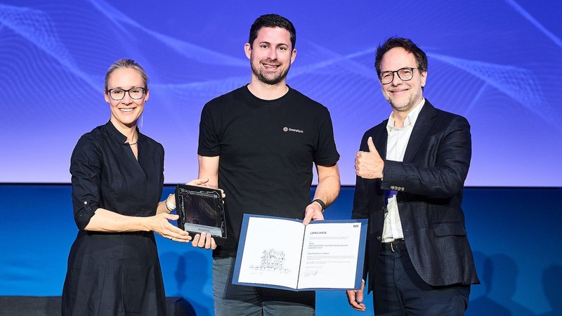TUM ehrt OroraTech für Satellitenfrühwarnsystem zur Waldbrandsuche